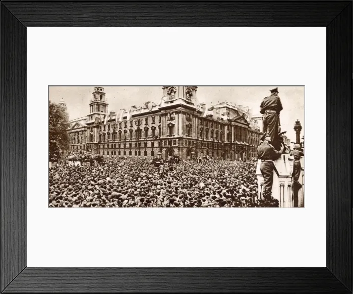Framed Print : An estimated crowd of 60, 000 waiting in Parliament Square on VE Day for Prime Minister
