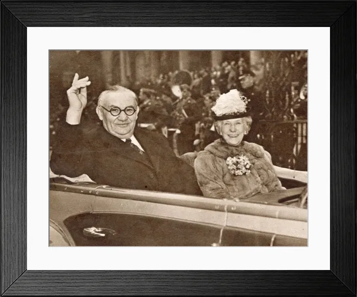 Framed Print : Ernest Bevin, at the time Foreign Secretary, pictured with his wife on a visit to New Framed Print : Ernest Bevin, at the time Foreign Secretary, pictured with his wife on a visit to New