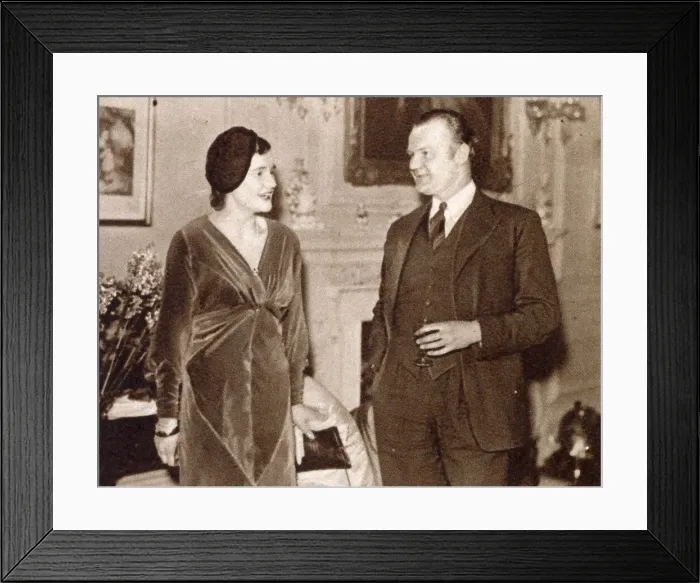 Framed Print : Gordon West talks to Miss Helen Villiers, the younger daughter of Lady Kahleen Villers Framed Print : Gordon West talks to Miss Helen Villiers, the younger daughter of Lady Kahleen Villers