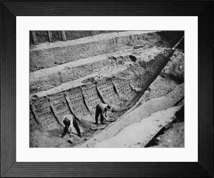 Framed Print : Unearthing the ship-grave of an Anglo-Saxon warrior king at Sutton Hoo, Suffolk