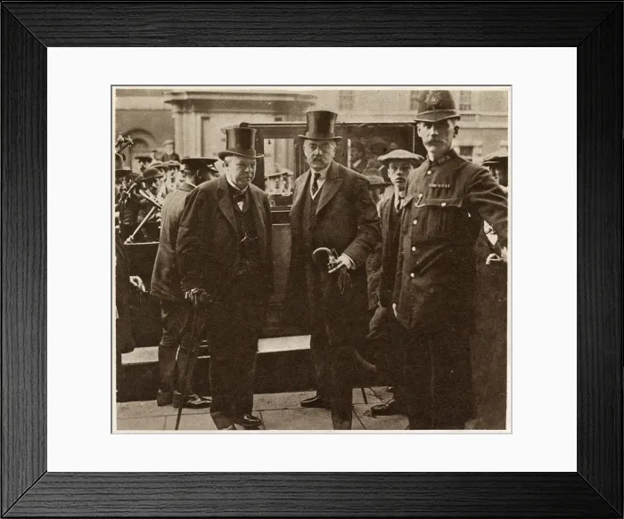 Framed Print : Lord Kitchener and Lord Haldane arriving at the War Office Framed Print : Lord Kitchener and Lord Haldane arriving at the War Office