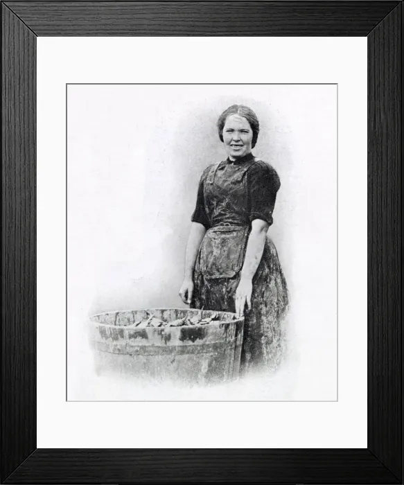 Framed Print : One of the thousands of Scottish women that came to Great Yarmouth in the herring harvest