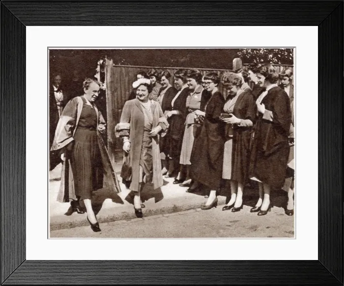 Framed Print : A visit to Westfield College, Hampstead by Queen Elizabeth the Queen Mother Framed Print : A visit to Westfield College, Hampstead by Queen Elizabeth the Queen Mother