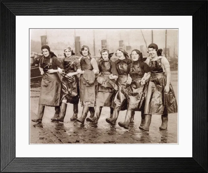 Framed Print : Herring Harvest in Great Yarmouth 1932 Framed Print : Herring Harvest in Great Yarmouth 1932