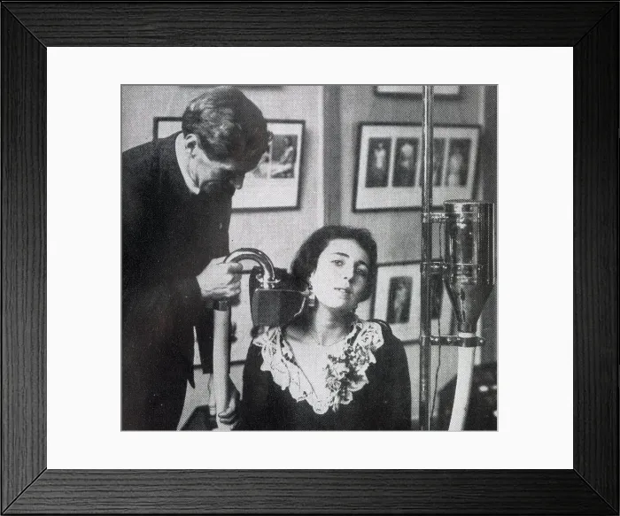 Framed Print : Vapour Lamp Treatment for Spots 1928 Framed Print : Vapour Lamp Treatment for Spots 1928