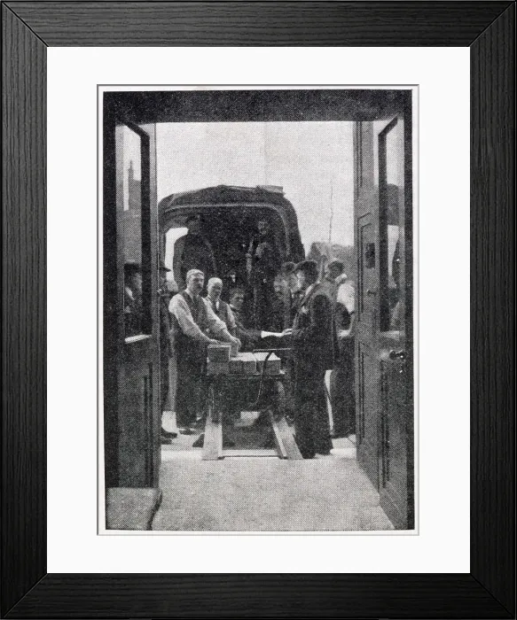 Framed Print : The Royal Mint, London 1902