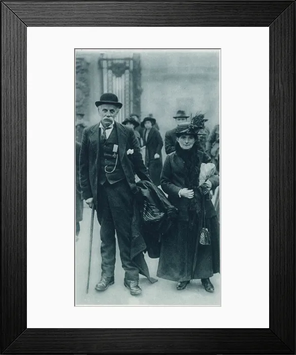Framed Print : Fallen solder's mother and father receiving Victoria Cross Framed Print : Fallen solder's mother and father receiving Victoria Cross