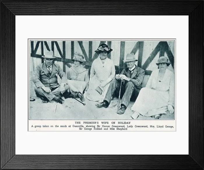 Framed Print : Margaret Lloyd George (1866 - 1941), wife of British Prime Minister David Lloyd George, on the beach at Deauville, Normandy. (from left) Sir Hamar Greenwood, Lady Greenwood, Margaret Lloyd George, Sir George Riddell and Miss Shepherd. Date: 1919
