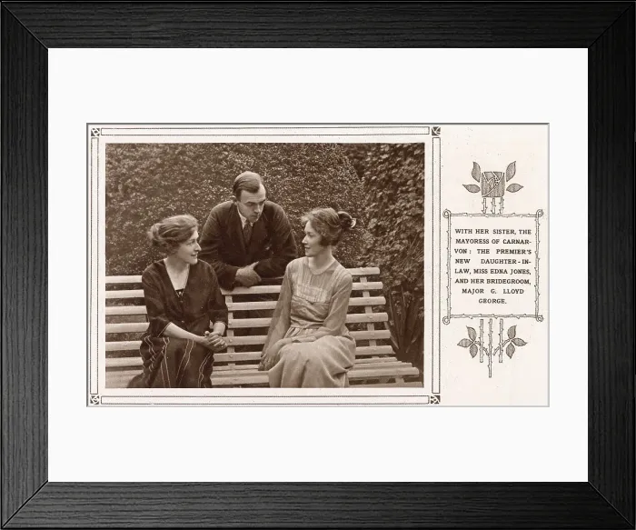 Framed Print : Gwilym Lloyd George (1894 - 1967), son of British Prime Mnister David Lloyd George, pictured with his fiancee Edna Jones (1921-) and her sister. Date: 1921 Framed Print : Gwilym Lloyd George (1894 - 1967), son of British Prime Mnister David Lloyd George, pictured with his fiancee Edna Jones (1921-) and her sister. Date: 1921