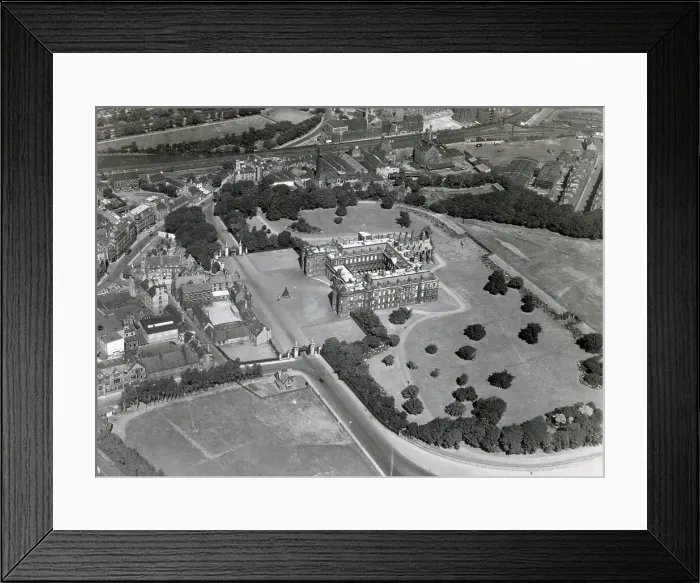 Framed Print : Holyrood Palace