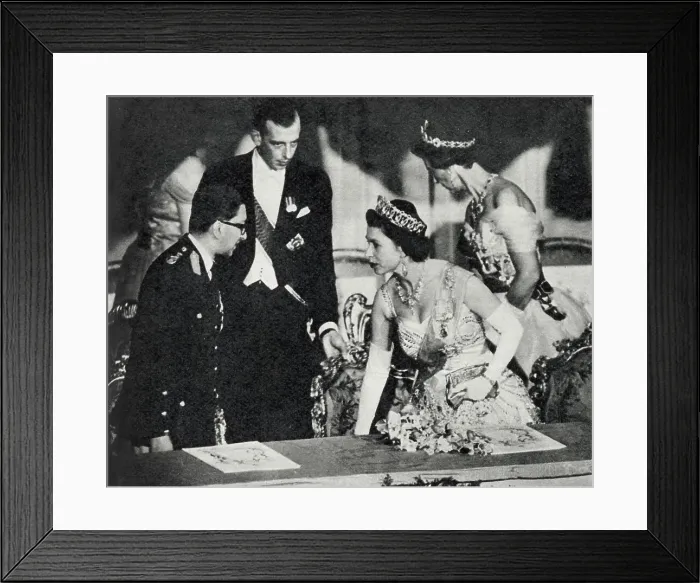Framed Print : Queen Elizabeth II takes her seat in the royal box of the Royal Opera House alongside King Mahendra of Nepal for a Gala Performance of Bellini's La Sonnambula. Behind them is Marina, Dowager Duchess of Kent, and her son, the Duke of Kent Framed Print : Queen Elizabeth II takes her seat in the royal box of the Royal Opera House alongside King Mahendra of Nepal for a Gala Performance of Bellini's La Sonnambula. Behind them is Marina, Dowager Duchess of Kent, and her son, the Duke of Kent