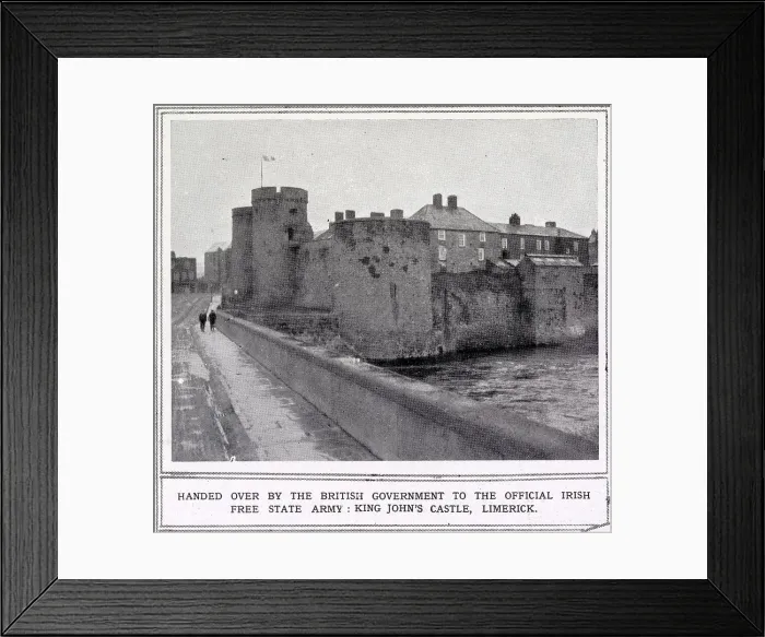Framed Print : King John's Castle, Limerick, with the Irish flag flying, after it had been handed over to the Irish Free State Army by the British government. Date: 1922