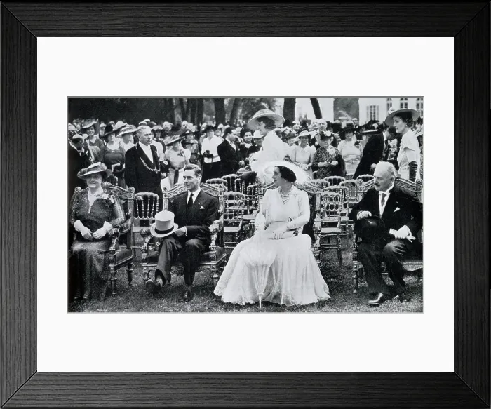 Framed Print : King George VI and Queen Elizabeth attending a garden party alongside President Lebrun and Mme. Lebrun at the Bagatelle, held in their honour during their visit to Paris in 1938