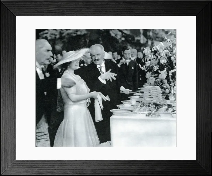 Framed Print : President LeBrun having an animated chat with Queen Elizabeth, who took tea standing at the buffet during a garden party at the Bagatelle Framed Print : President LeBrun having an animated chat with Queen Elizabeth, who took tea standing at the buffet during a garden party at the Bagatelle