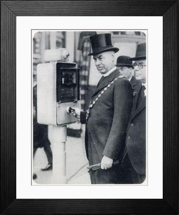 Framed Print : The Major of Westminster and Rev. E St. George Schomberg inaugurating the new traffic light system. Replacing the sixteen policemen which controlled vehicles travelling in Trafalgar Square, London. Date: 3rd April 1933 Framed Print : The Major of Westminster and Rev. E St. George Schomberg inaugurating the new traffic light system. Replacing the sixteen policemen which controlled vehicles travelling in Trafalgar Square, London. Date: 3rd April 1933