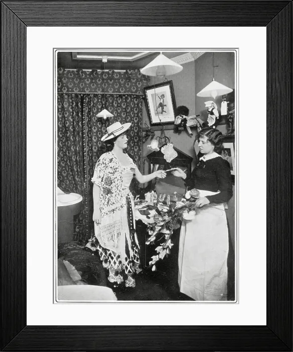 Framed Print : Evie Greene who played the title role in Kitty Grey, a hit musical at the Apollo. Date: 1901