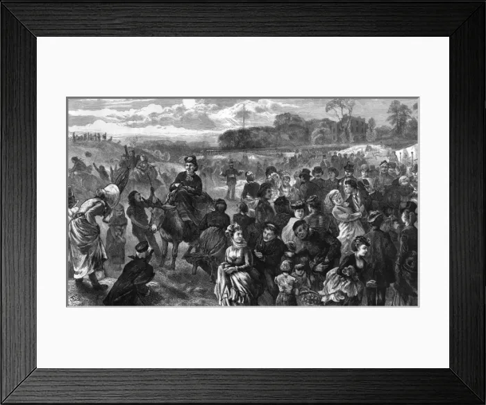 Framed Print : Holidaymakers on Hampstead Heath, London Framed Print : Holidaymakers on Hampstead Heath, London
