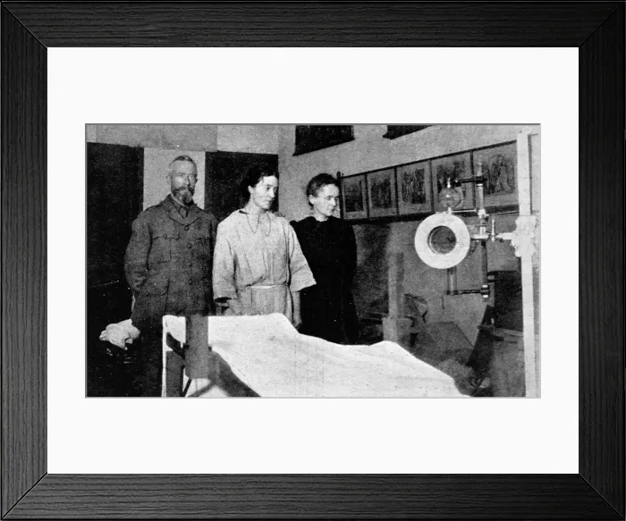 Framed Print : Madame Curie visiting a war hospital Framed Print : Madame Curie visiting a war hospital