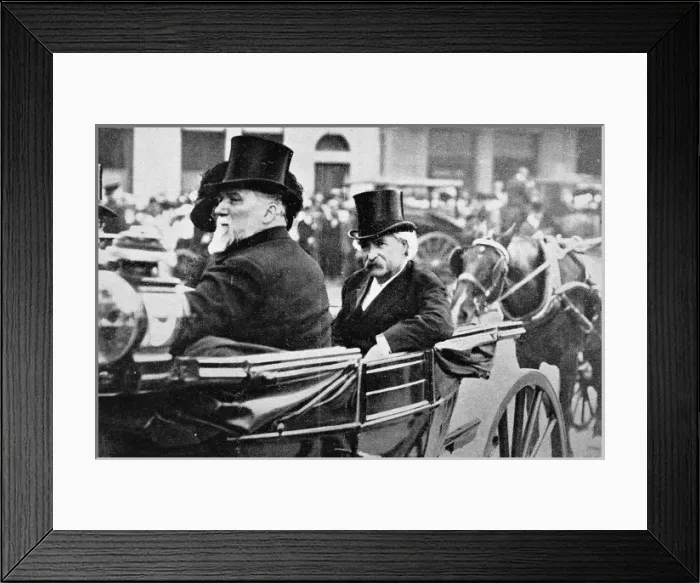 Framed Print : Mark Twain on a visit to Britain Framed Print : Mark Twain on a visit to Britain