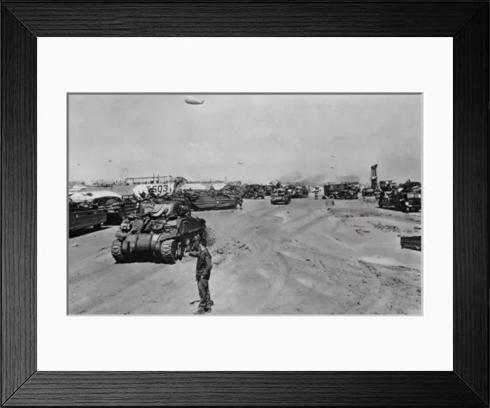 Framed Print : Allied Troops landing in Normandy; Second World War, 1944 Framed Print : Allied Troops landing in Normandy; Second World War, 1944