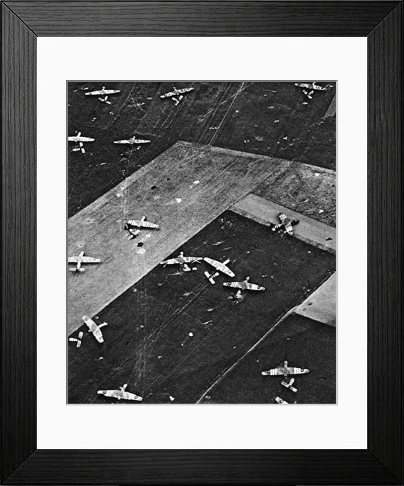 Framed Print : Airborne troops landing in Caen Framed Print : Airborne troops landing in Caen