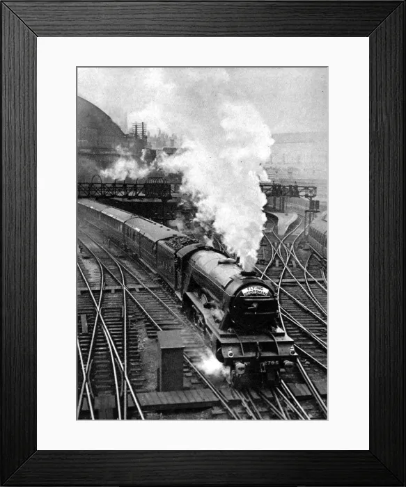 Framed Print : The Flying Scotsman, pulling out of Kings Cross Framed Print : The Flying Scotsman, pulling out of Kings Cross