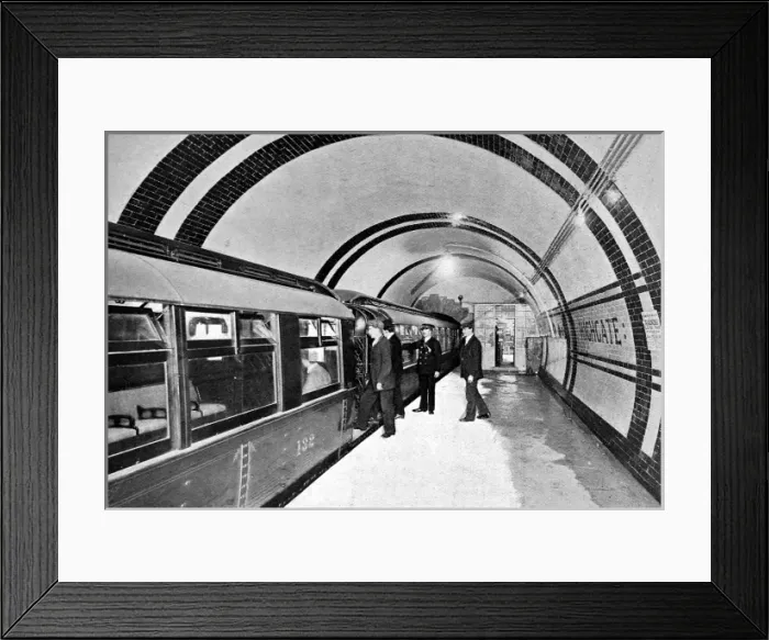 Framed Print : The tube railway form Charing Cross to Hampsted. Platform Framed Print : The tube railway form Charing Cross to Hampsted. Platform