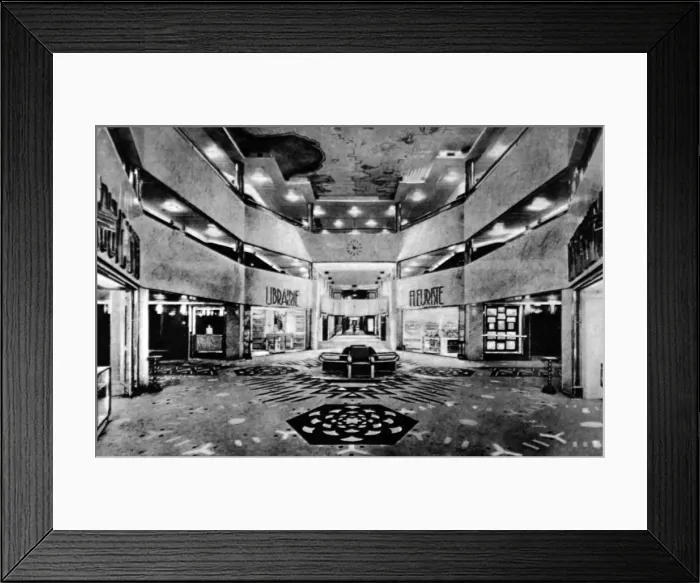 Framed Print : On board the luxury liner, L Atlantique, the central stree Framed Print : On board the luxury liner, L Atlantique, the central stree