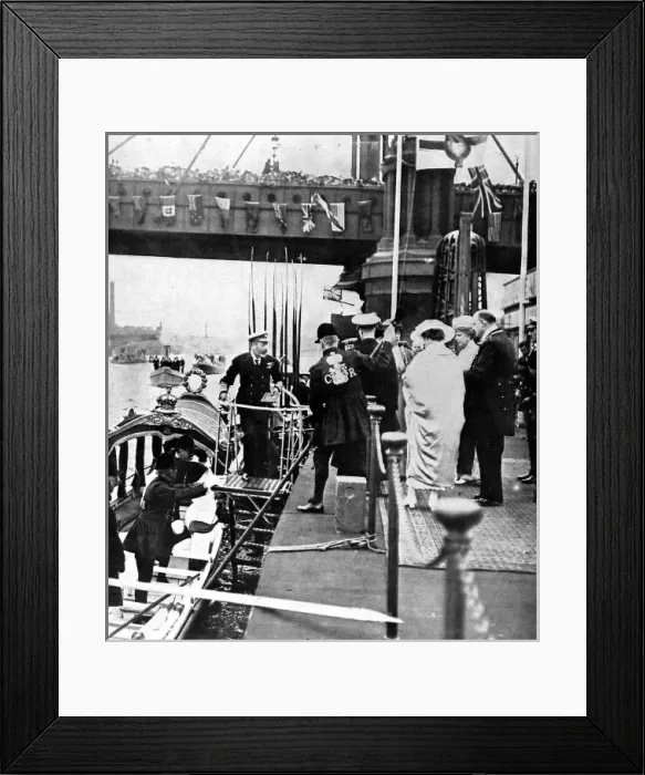 Framed Print : King George V and Queen Mary at Cadogan Pier, London, August Framed Print : King George V and Queen Mary at Cadogan Pier, London, August