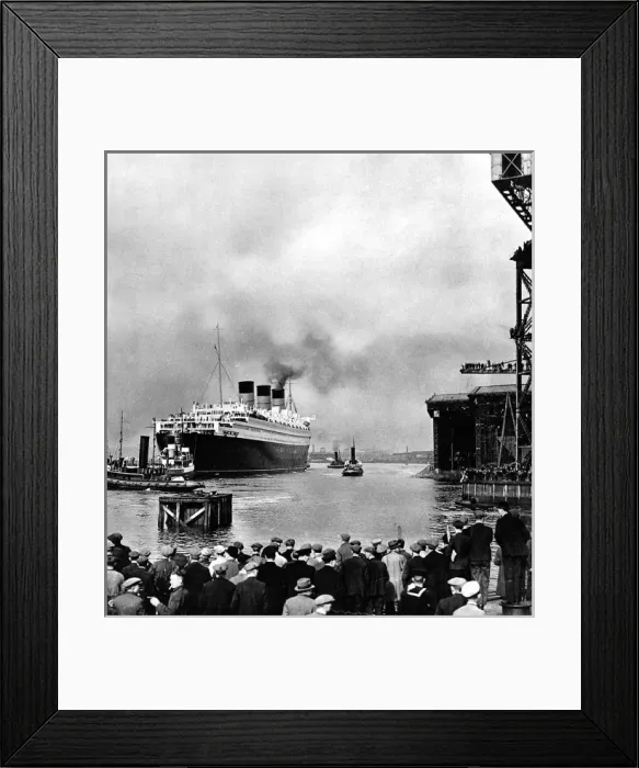 Framed Print : R. M. S. Queen Mary leaving Clydebank, March 1936 Framed Print : R. M. S. Queen Mary leaving Clydebank, March 1936