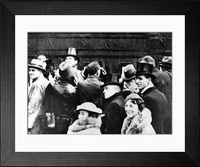 Framed Print : HRH Queen Mary launching R. M. S. Queen Mary, September 1934