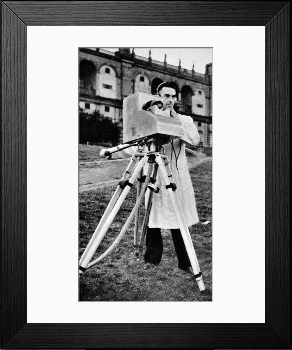 Framed Print : E. M. I camers recording a scene on the lawns of Alexandra Pal Framed Print : E. M. I camers recording a scene on the lawns of Alexandra Pal