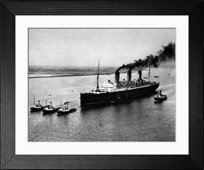 Framed Print : SS Berengaria leaving Southampton for Jarrow, 1938 Framed Print : SS Berengaria leaving Southampton for Jarrow, 1938