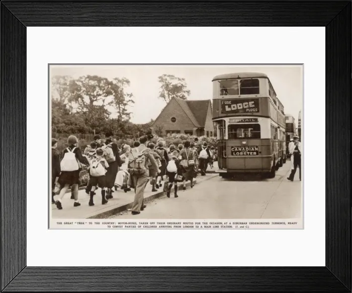 Framed Print : The Evacuation of Children from London Framed Print : The Evacuation of Children from London