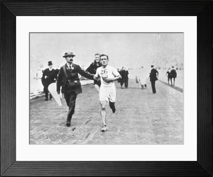 Framed Print : Hayes winning the Marathon Race. Olympic Games, London 1908 Framed Print : Hayes winning the Marathon Race. Olympic Games, London 1908