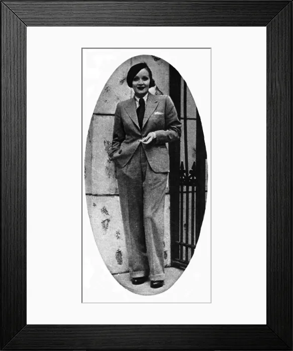 Framed Print : Marlene Dietrich, 1933 Framed Print : Marlene Dietrich, 1933