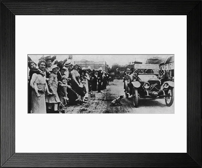 Framed Print : Wounded Australian troops are paraded through the streets of Framed Print : Wounded Australian troops are paraded through the streets of