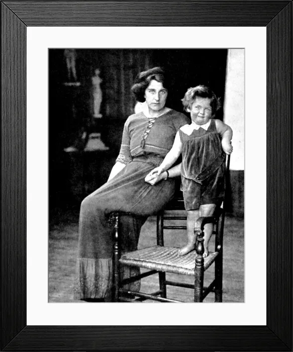 Framed Print : Kathleen Bruce and Peter Markham Scott, 1913 Framed Print : Kathleen Bruce and Peter Markham Scott, 1913