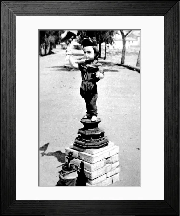 Framed Print : Statue of the Child Christ dressed as a Republican Militiama