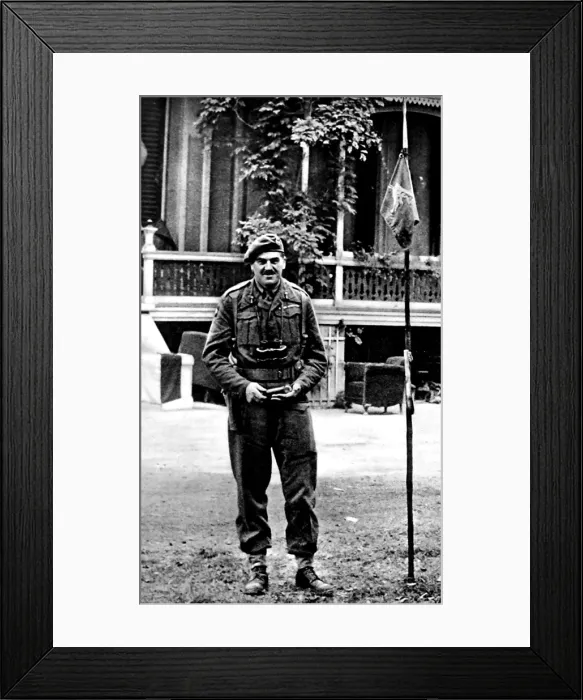 Framed Print : Major-General R. E. Urquhart in Arnhem; Second World War, 194 Framed Print : Major-General R. E. Urquhart in Arnhem; Second World War, 194