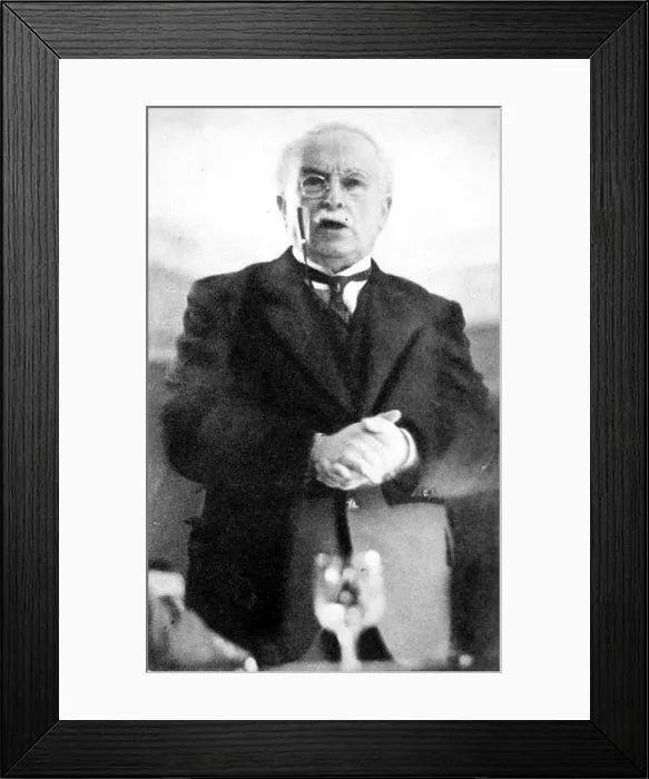 Framed Print : David Lloyd-George (1863-1945), speaking in 1932 Framed Print : David Lloyd-George (1863-1945), speaking in 1932