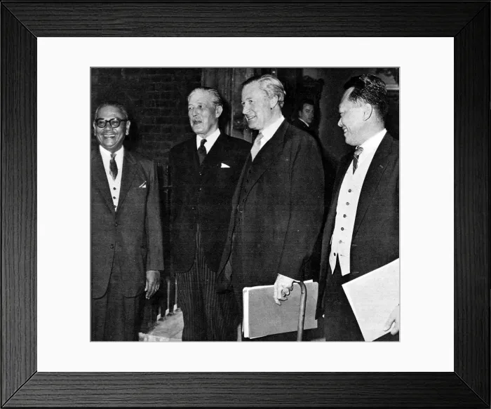 Framed Print : Tunku Abdul Rahman, Harold Macmillan, Duncan Sandys and Lee Framed Print : Tunku Abdul Rahman, Harold Macmillan, Duncan Sandys and Lee