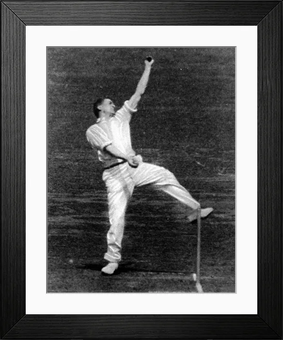 Framed Print : Harold Larwood Bowling, 1933 Framed Print : Harold Larwood Bowling, 1933