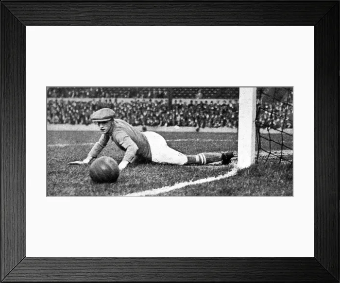 Framed Print : Johnson Saves for Leeds, Highbury, 1925