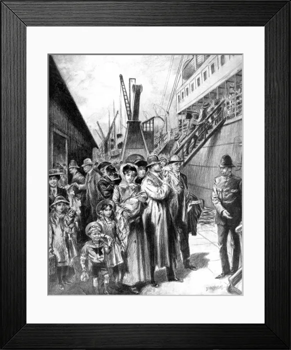 Framed Print : Emigrants embarking at the Royal Albert Docks, London, 1911