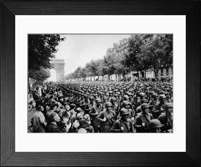 Framed Print : American Troops marching through Paris; Second World War, 19 Framed Print : American Troops marching through Paris; Second World War, 19