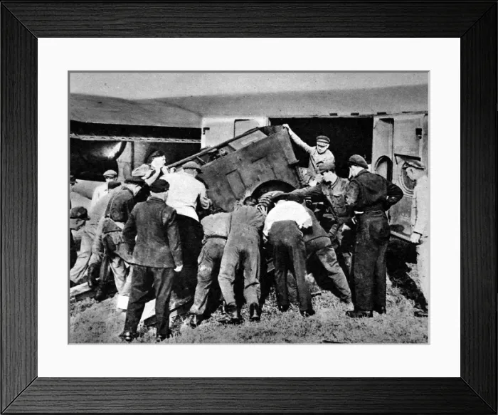 Framed Print : Unloading an airplane, Gatow Airport, Berlin, 1948