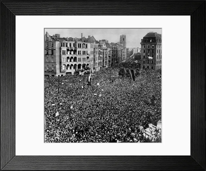 Framed Print : Citizens of West Berlin outside the Schoeneberg Town Hall, 1 Framed Print : Citizens of West Berlin outside the Schoeneberg Town Hall, 1
