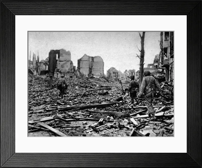 Framed Print : Troops of the US First Army in Cologne; Second World War, 19 Framed Print : Troops of the US First Army in Cologne; Second World War, 19