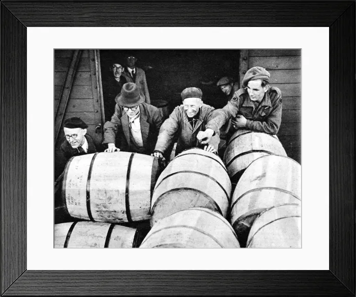 Framed Print : German Workers unloading food, Berlin, 1945 Framed Print : German Workers unloading food, Berlin, 1945